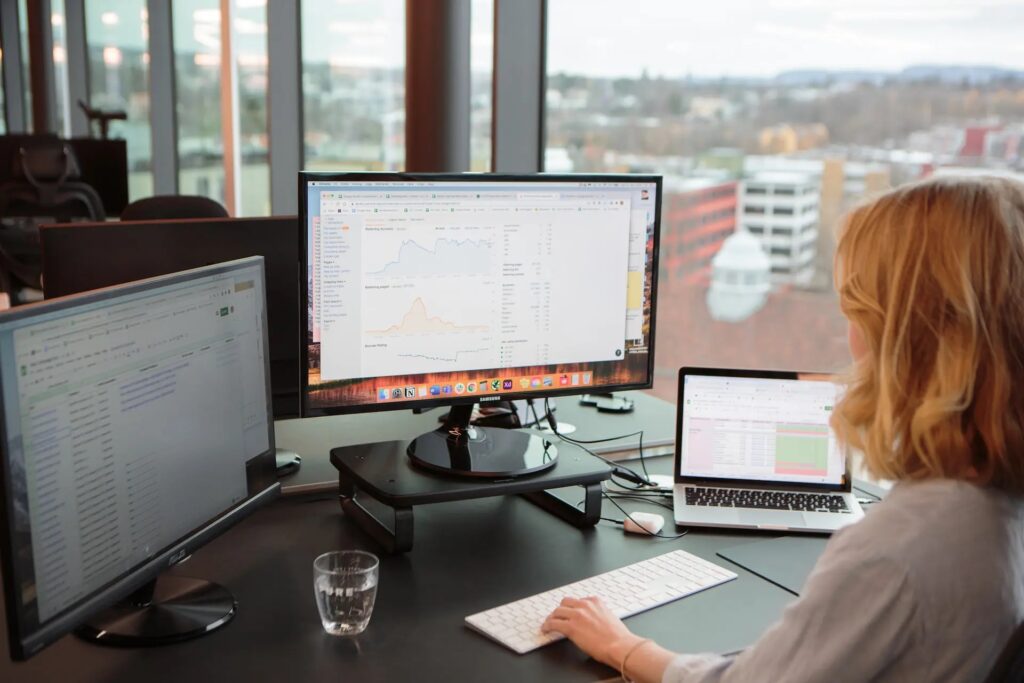 Shopify er en e-handelsplattform som vokser raskt i popularitet om dagen. Journey Agency har ekspertise på Shopify.